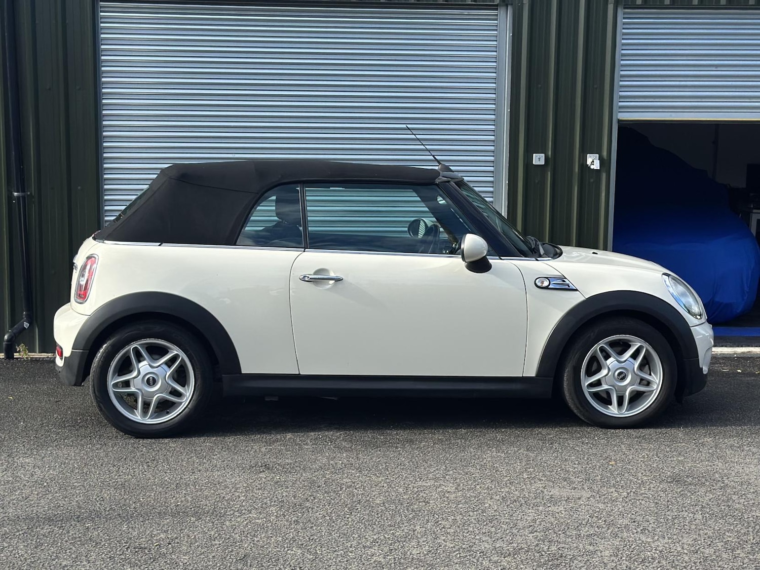 Used MINI Convertible 2009 for sale - 76196973: Photo 6