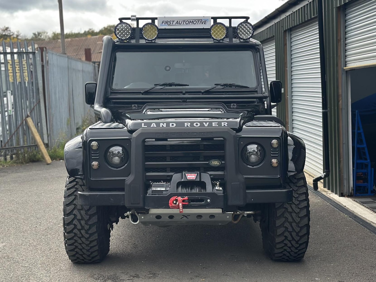 Used Land Rover Defender 110 2011 for sale - 77192086: Photo 2