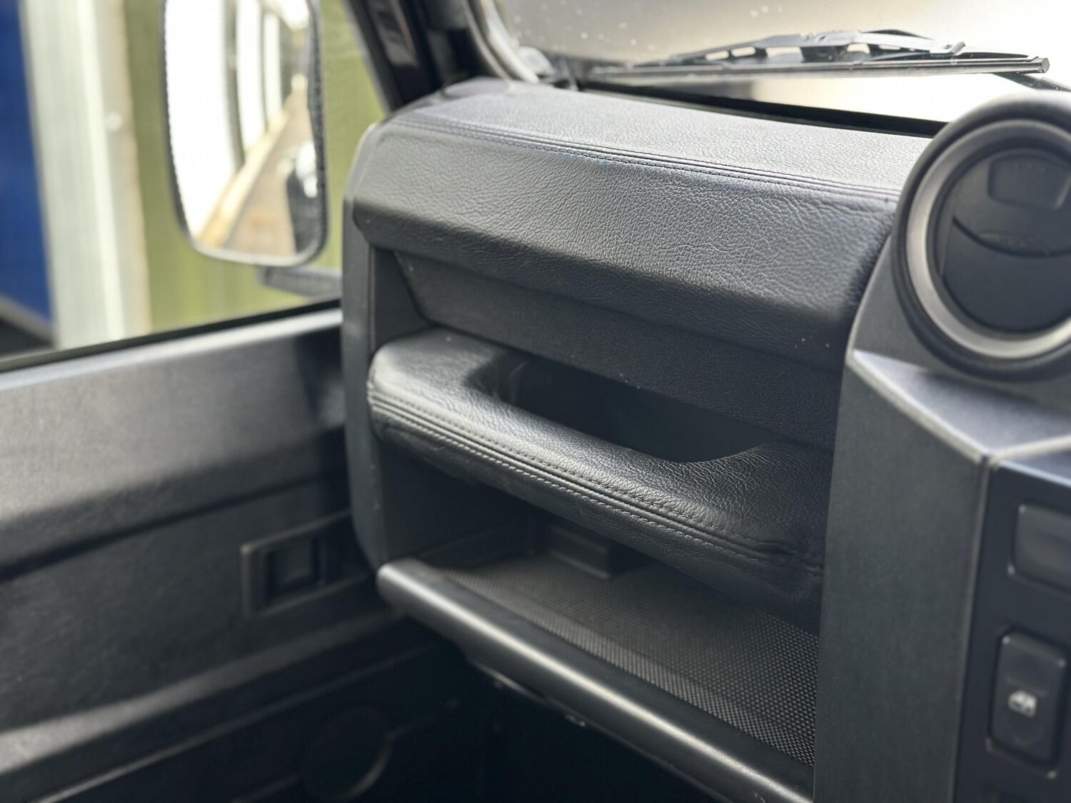 Used Land Rover Defender 110 2011 for sale - 77192086: Photo 42