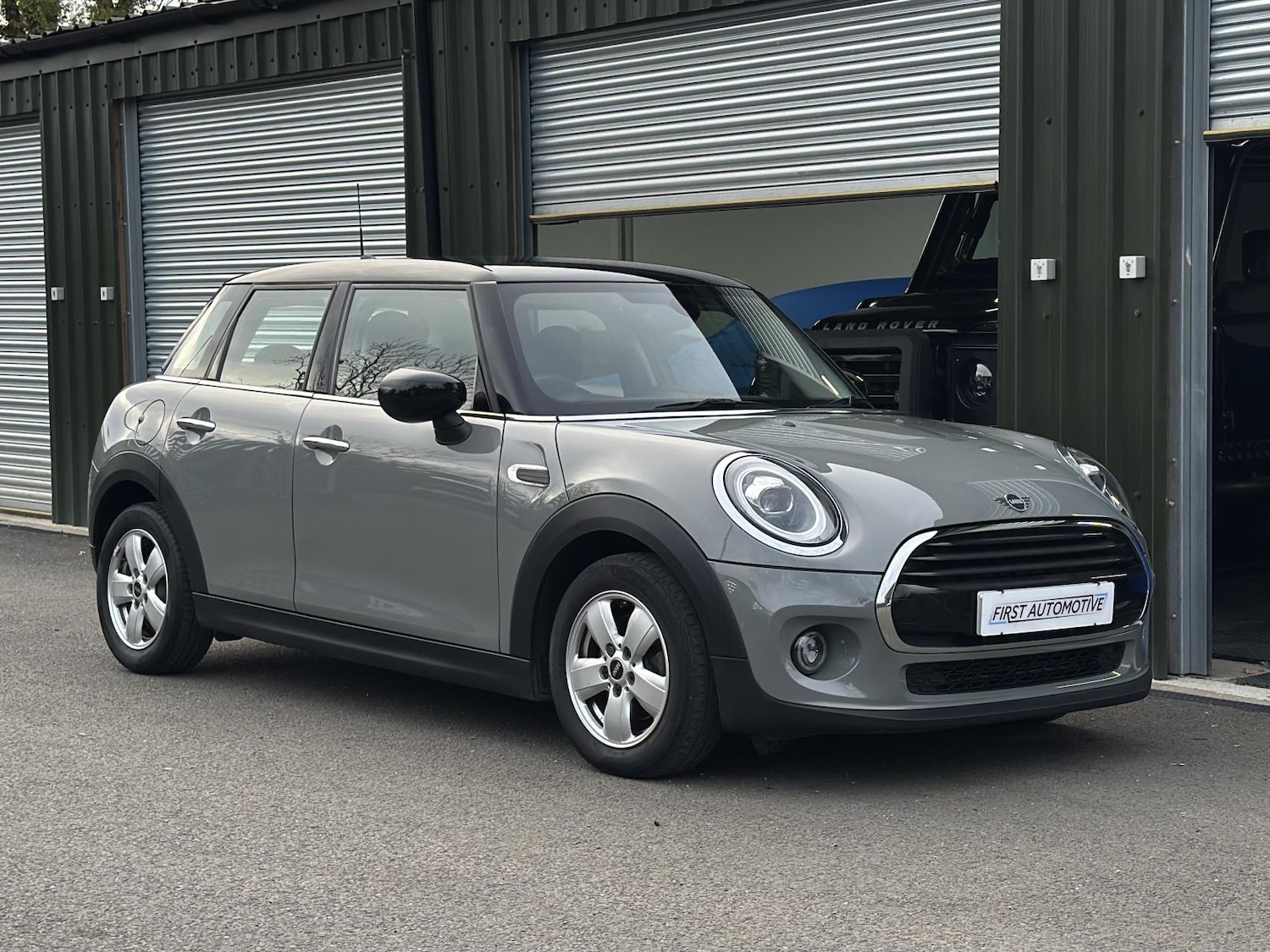 Used MINI Hatch 2019 for sale - 76467856: Photo 1