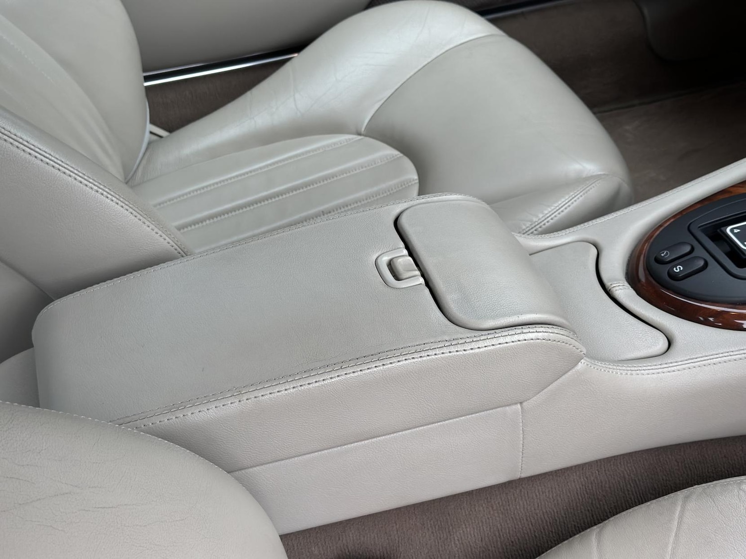 Used Jaguar XK8 1999 for sale - 76209539: Photo 30