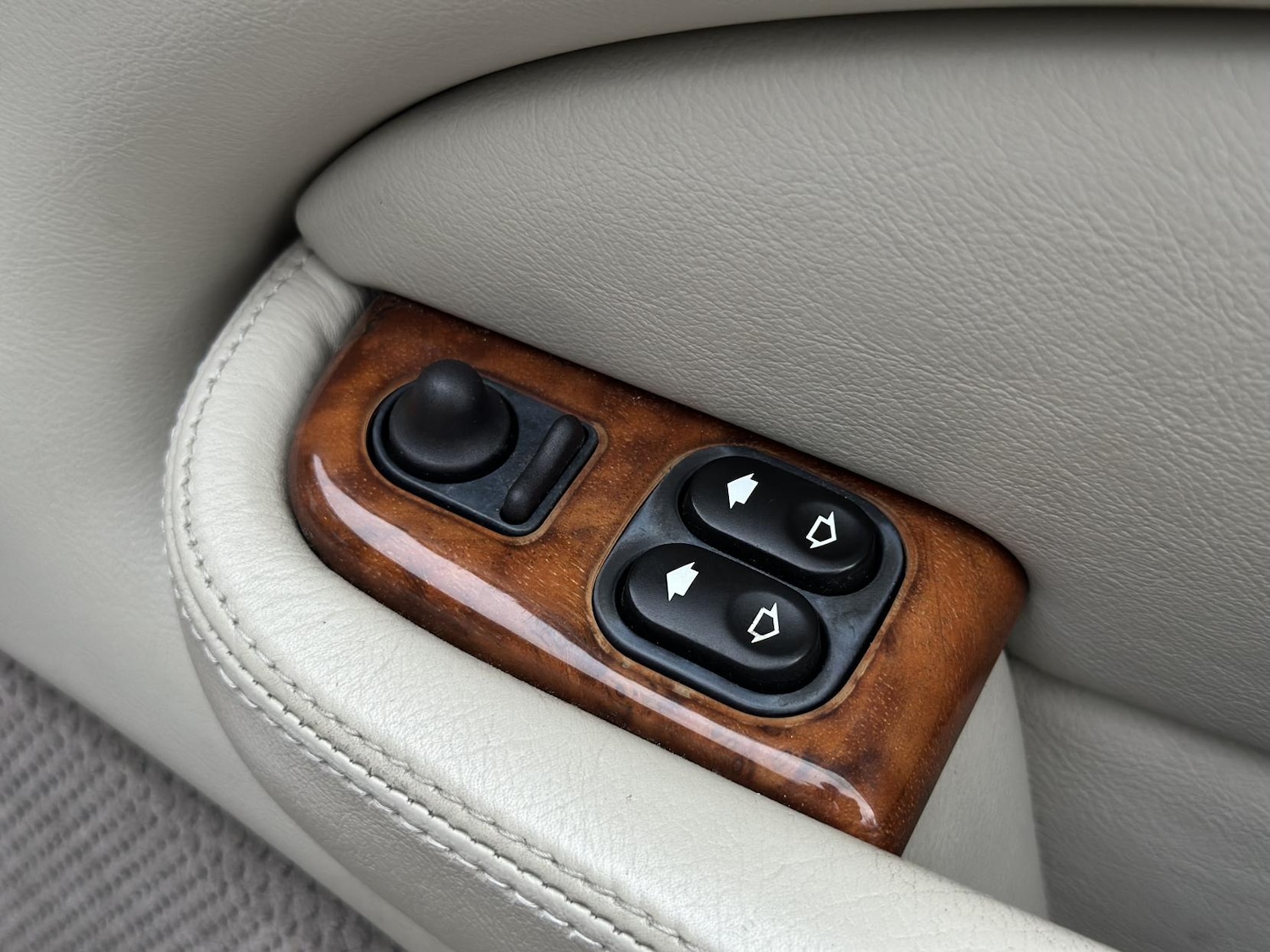 Used Jaguar XK8 1999 for sale - 76209539: Photo 34