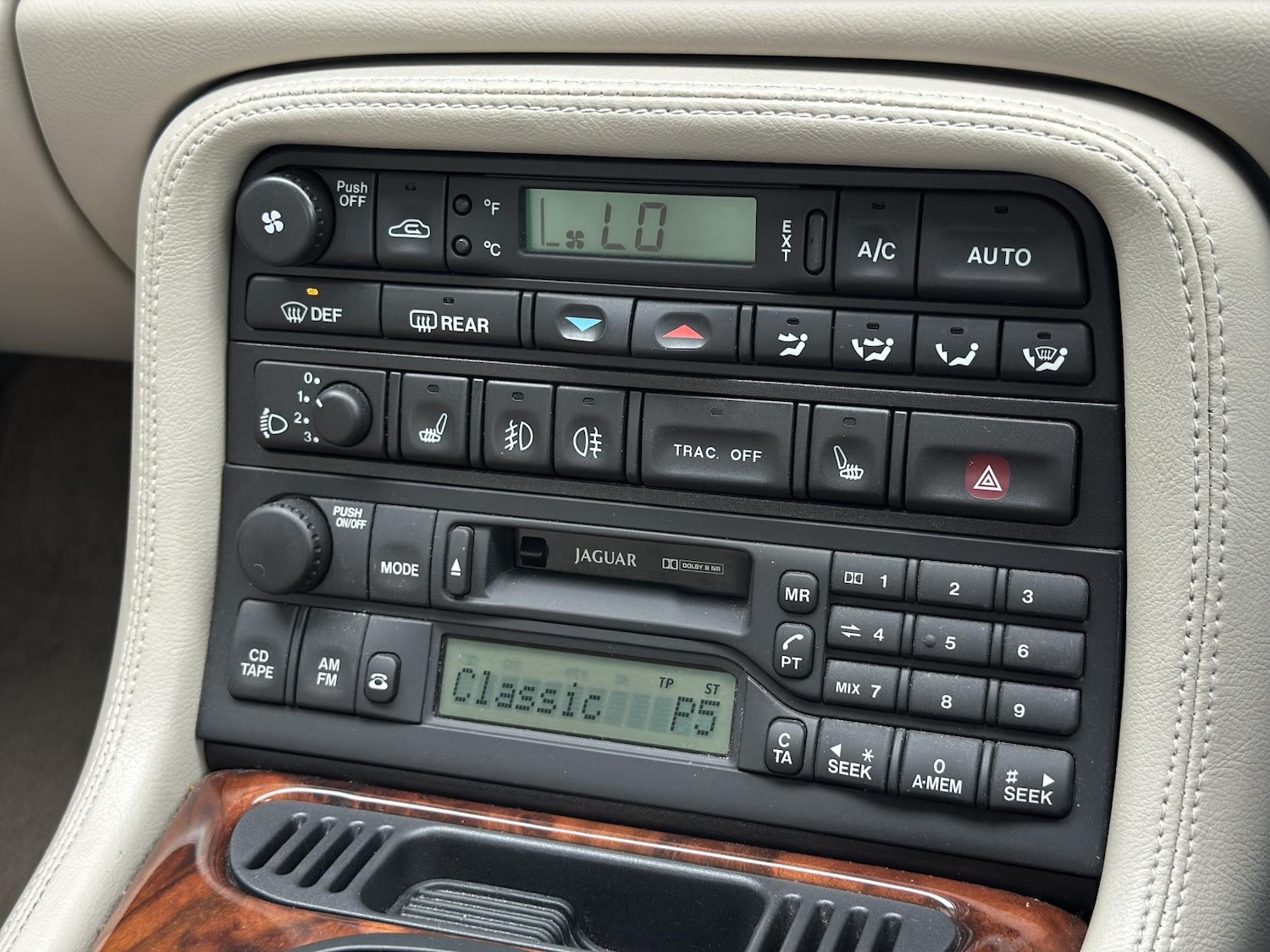 Used Jaguar XK8 1999 for sale - 76209539: Photo 47