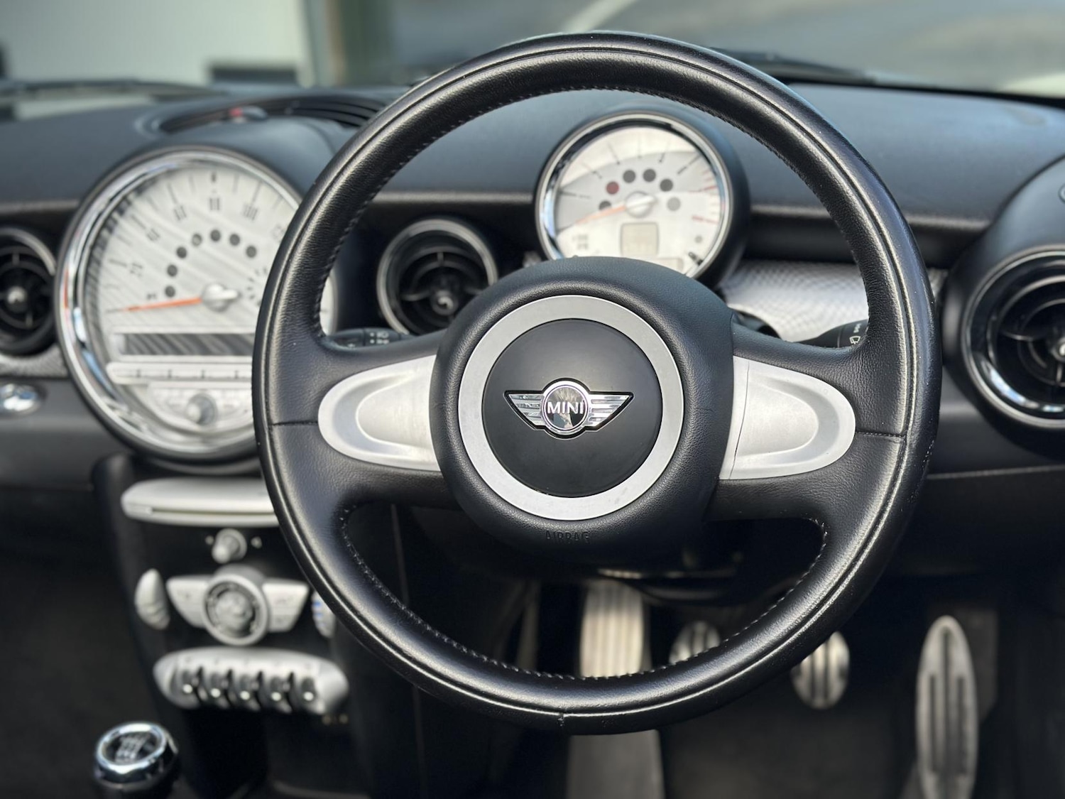 Used MINI Convertible 2009 for sale - 77175985: Photo 16