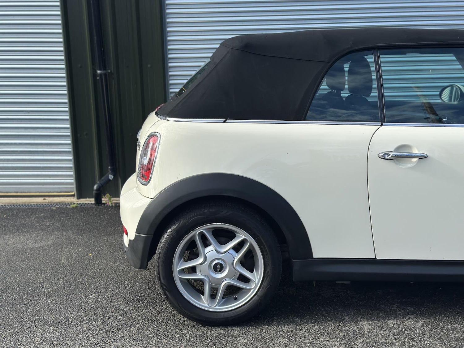 Used MINI Convertible 2009 for sale - 77175985: Photo 8