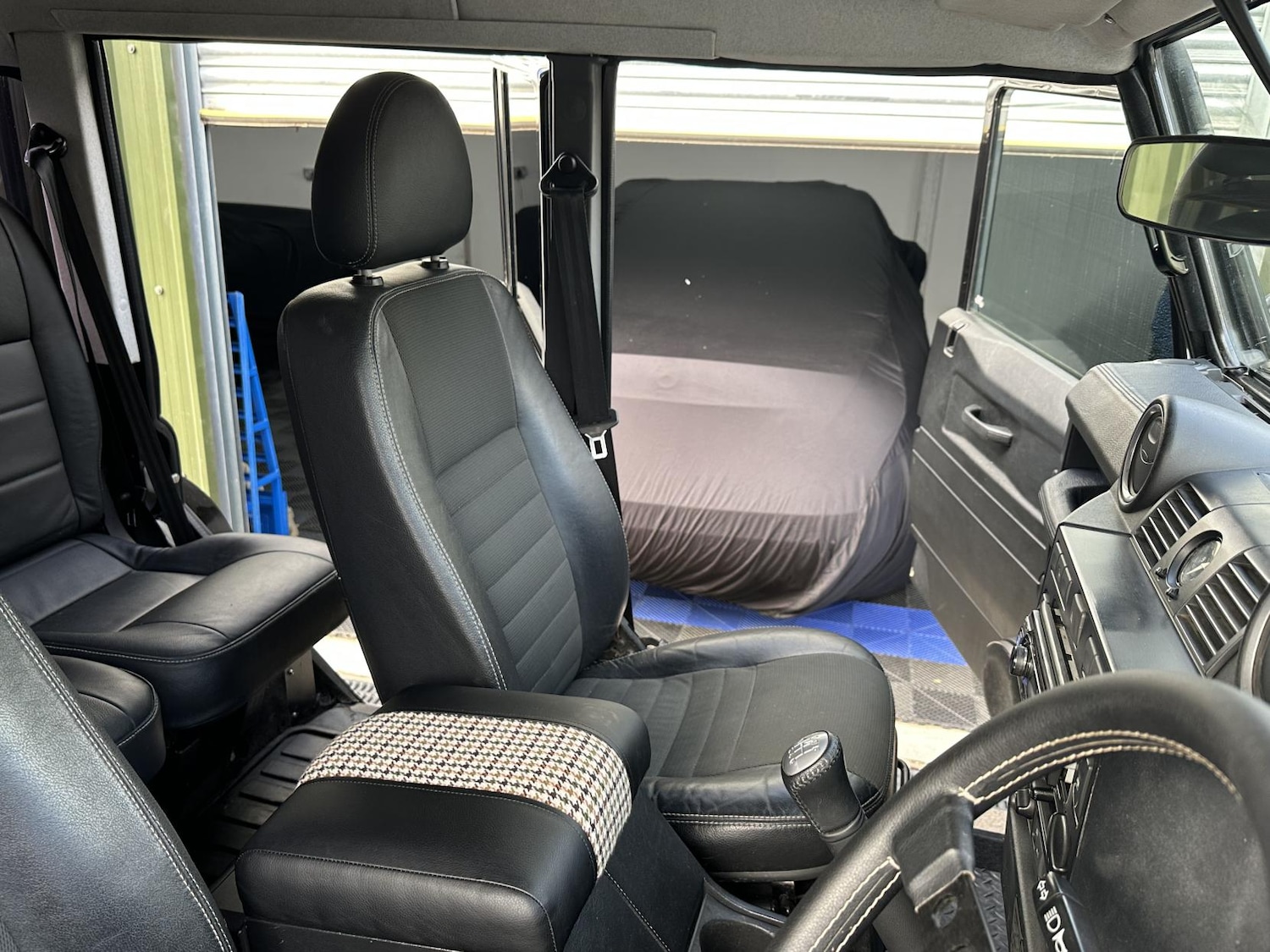 Used Land Rover Defender 110 2011 for sale - 76336031: Photo 25