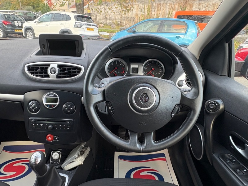 Used Renault Clio 2011 for sale - 76396642: Photo 13