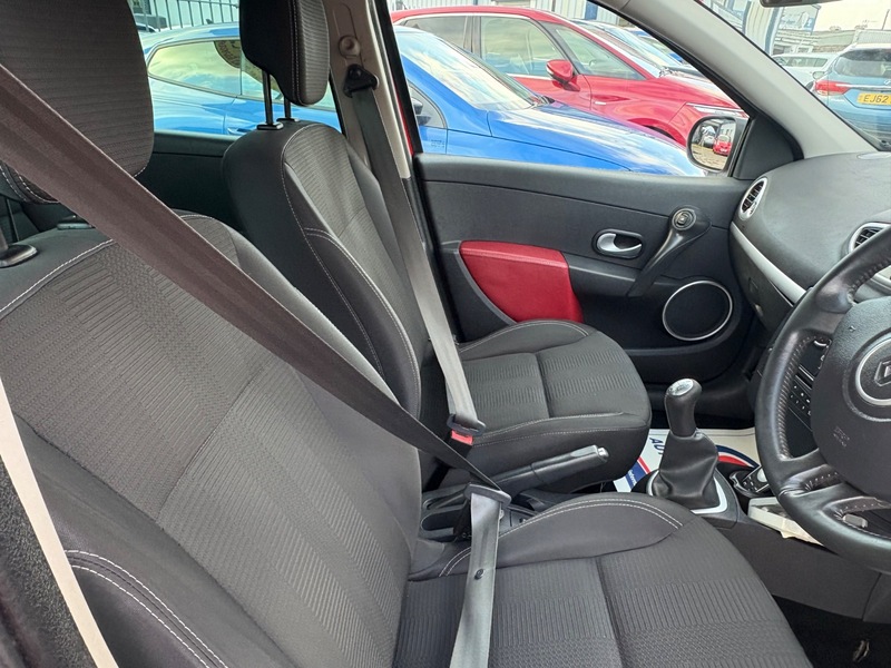 Used Renault Clio 2011 for sale - 76396642: Photo 17