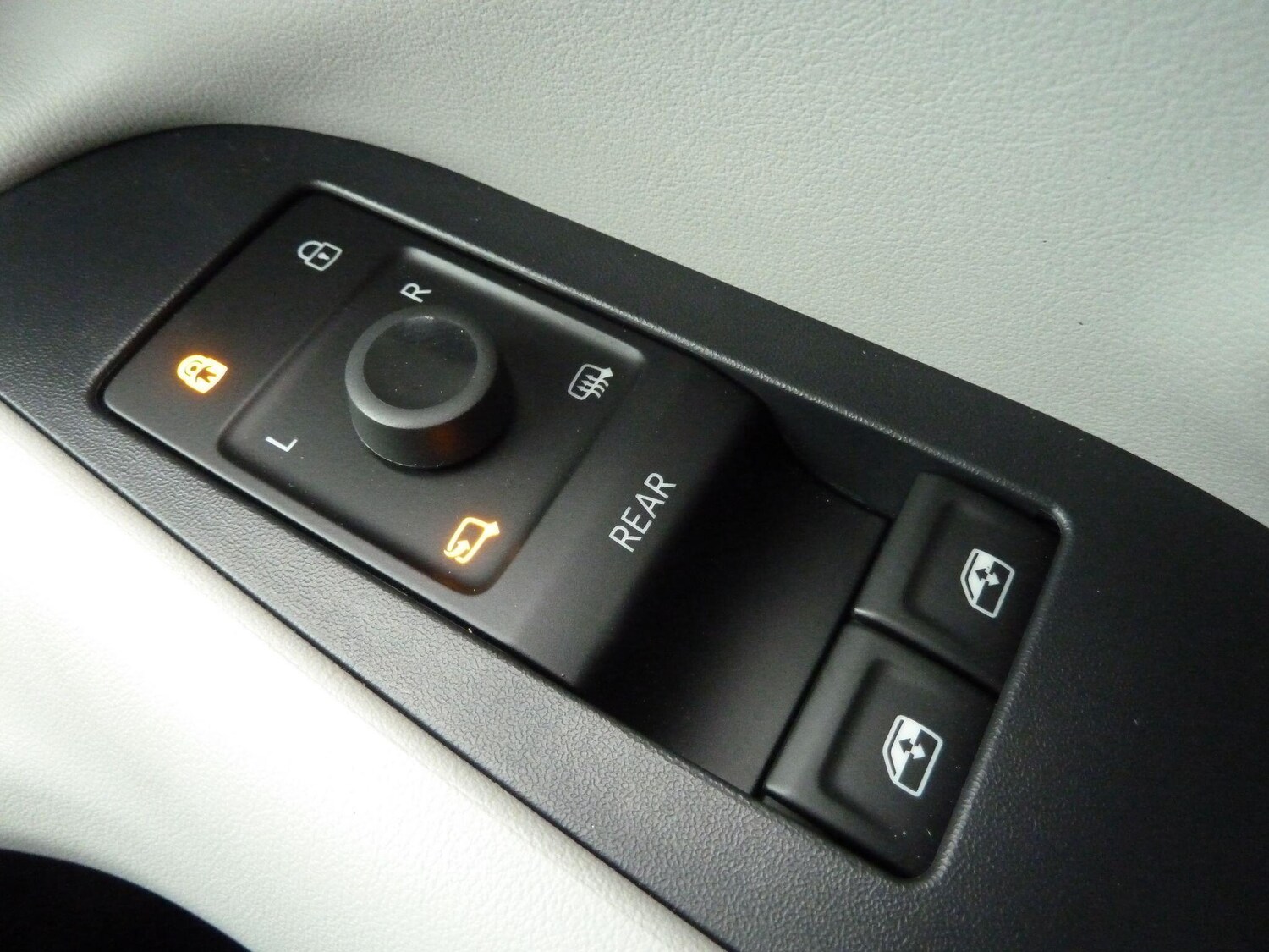 Used Ford Explorer 2024 for sale - 77190679: Photo 24