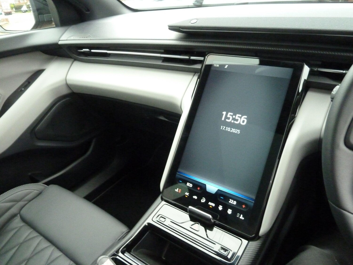 Used Ford Explorer 2024 for sale - 77190679: Photo 35