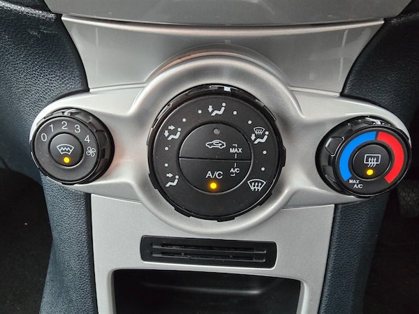 Used Ford Fiesta 2012 for sale - 76168910: Photo 20