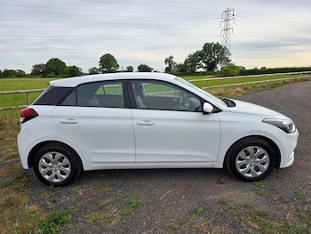 Used Hyundai i20 2017 for sale - 79122365: Photo