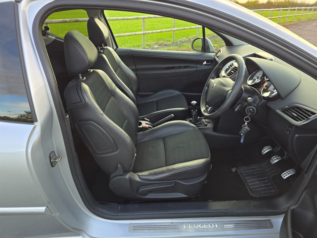 Used Peugeot 207 2011 for sale - 76672671: Photo 11