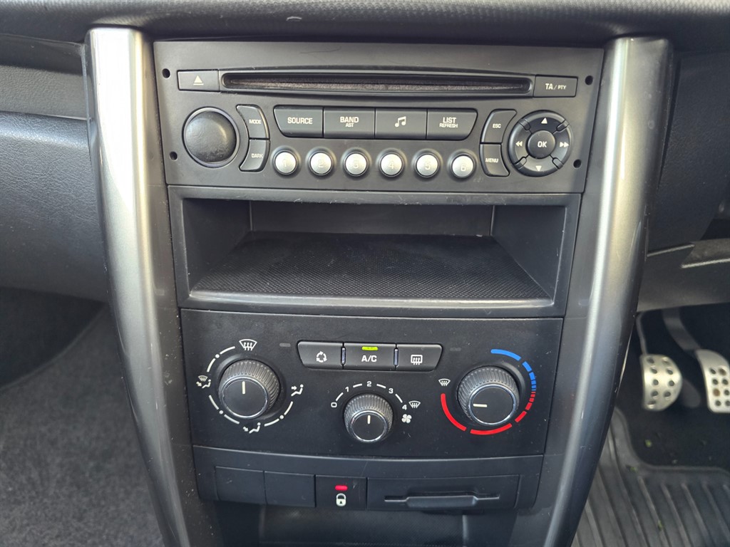 Used Peugeot 207 2011 for sale - 76672671: Photo 22