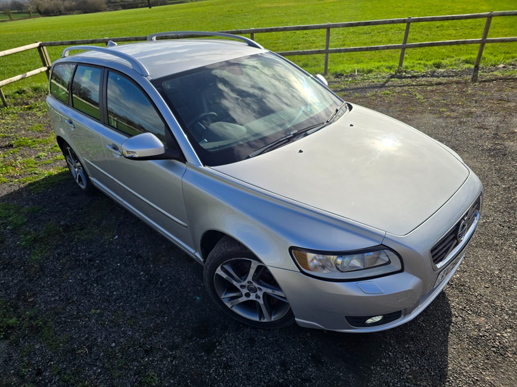 Used Volvo V50 2012 for sale - 77638333: Photo 2