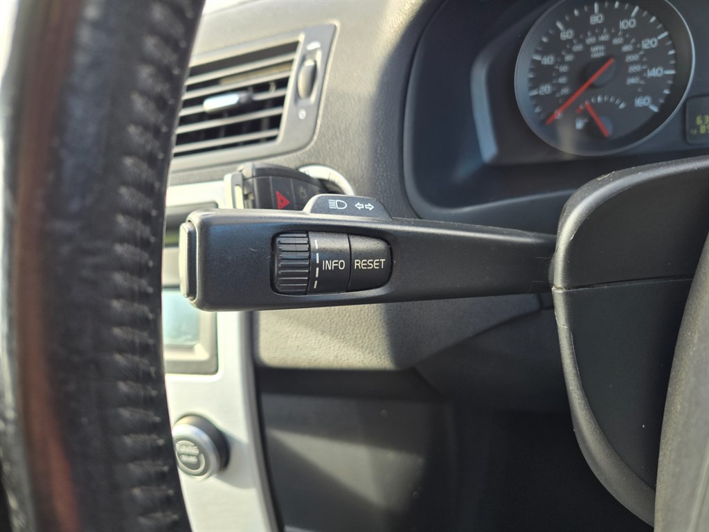 Used Volvo V50 2012 for sale - 77638333: Photo 24