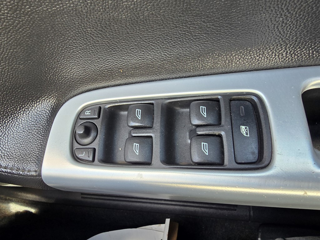 Used Volvo V50 2012 for sale - 77638333: Photo 28