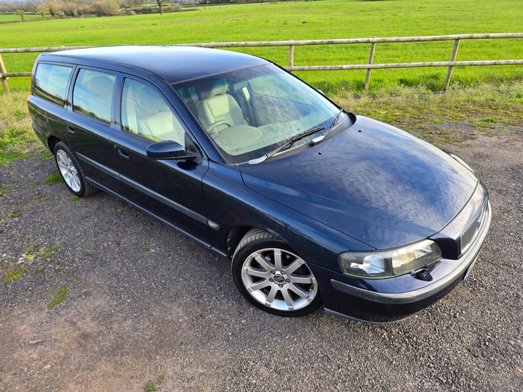 Used Volvo V70 2004 for sale - 78118111: Photo 2