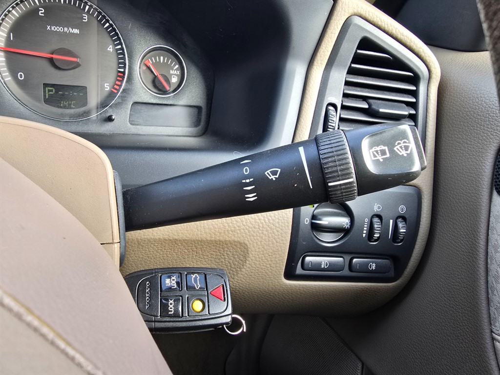 Used Volvo V70 2004 for sale - 78118111: Photo 24