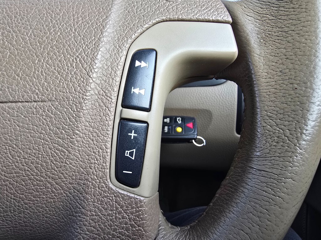 Used Volvo V70 2004 for sale - 78118111: Photo 25