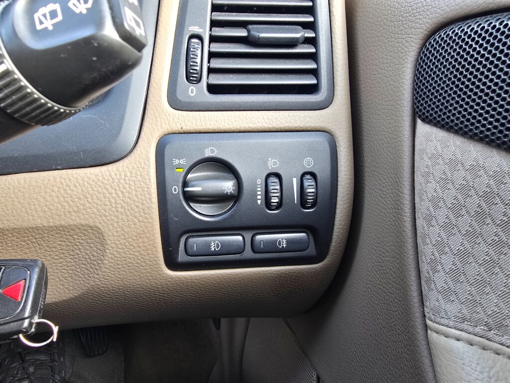 Used Volvo V70 2004 for sale - 78118111: Photo 26