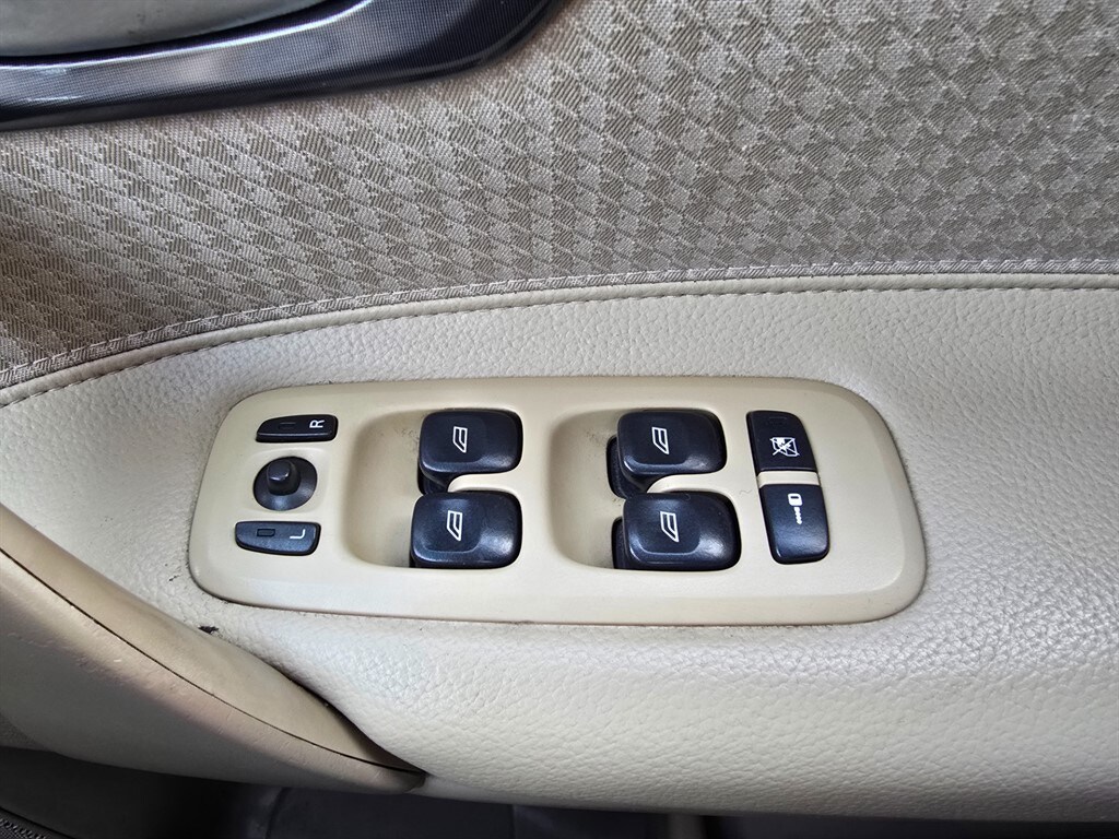 Used Volvo V70 2004 for sale - 78118111: Photo 27