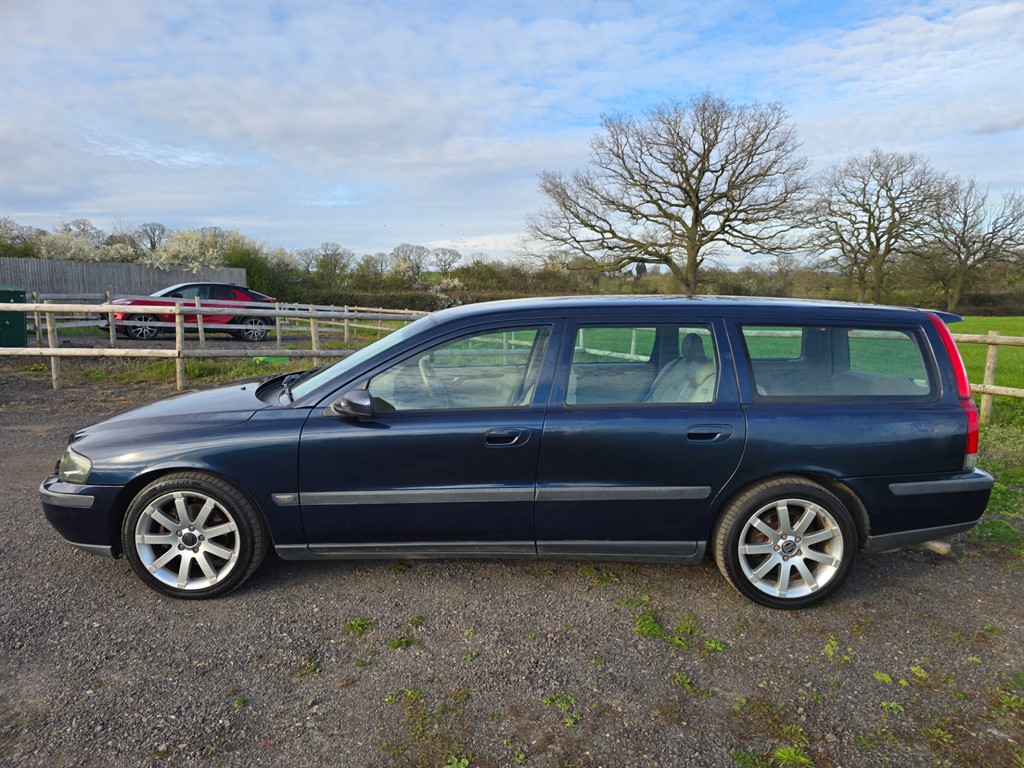 Used Volvo V70 2004 for sale - 78118111: Photo 7