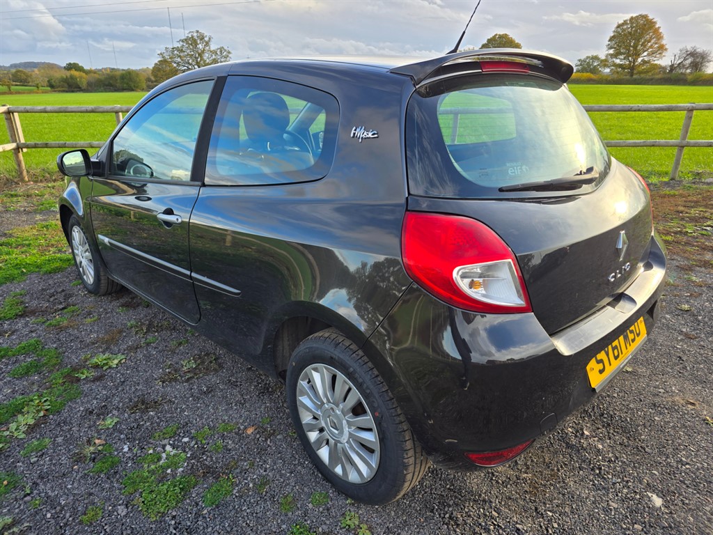 Used Renault Clio 2011 for sale - 76672674: Photo 10