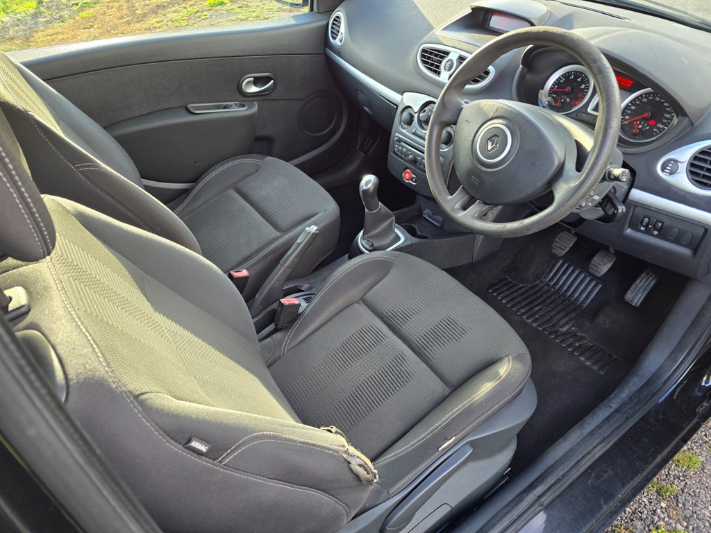 Used Renault Clio 2011 for sale - 76672674: Photo 12