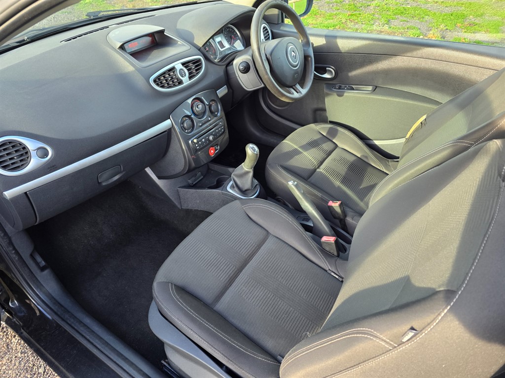 Used Renault Clio 2011 for sale - 76672674: Photo 13