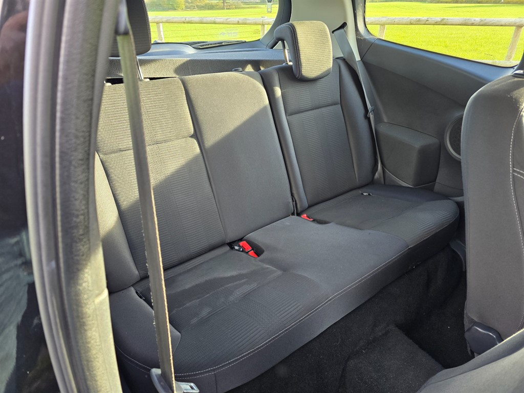 Used Renault Clio 2011 for sale - 76672674: Photo 15