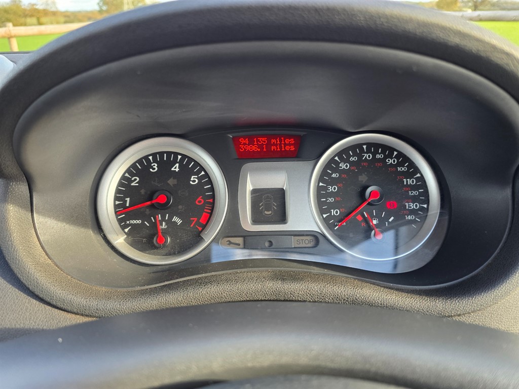 Used Renault Clio 2011 for sale - 76672674: Photo 16