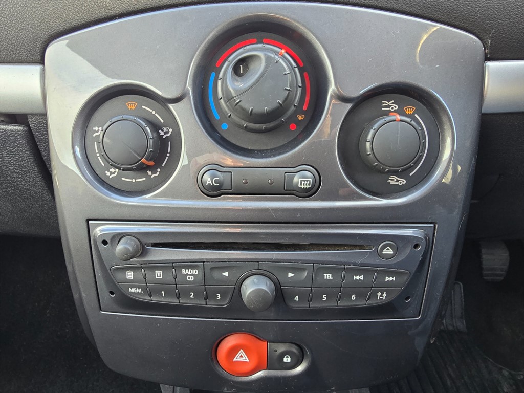 Used Renault Clio 2011 for sale - 76672674: Photo 19