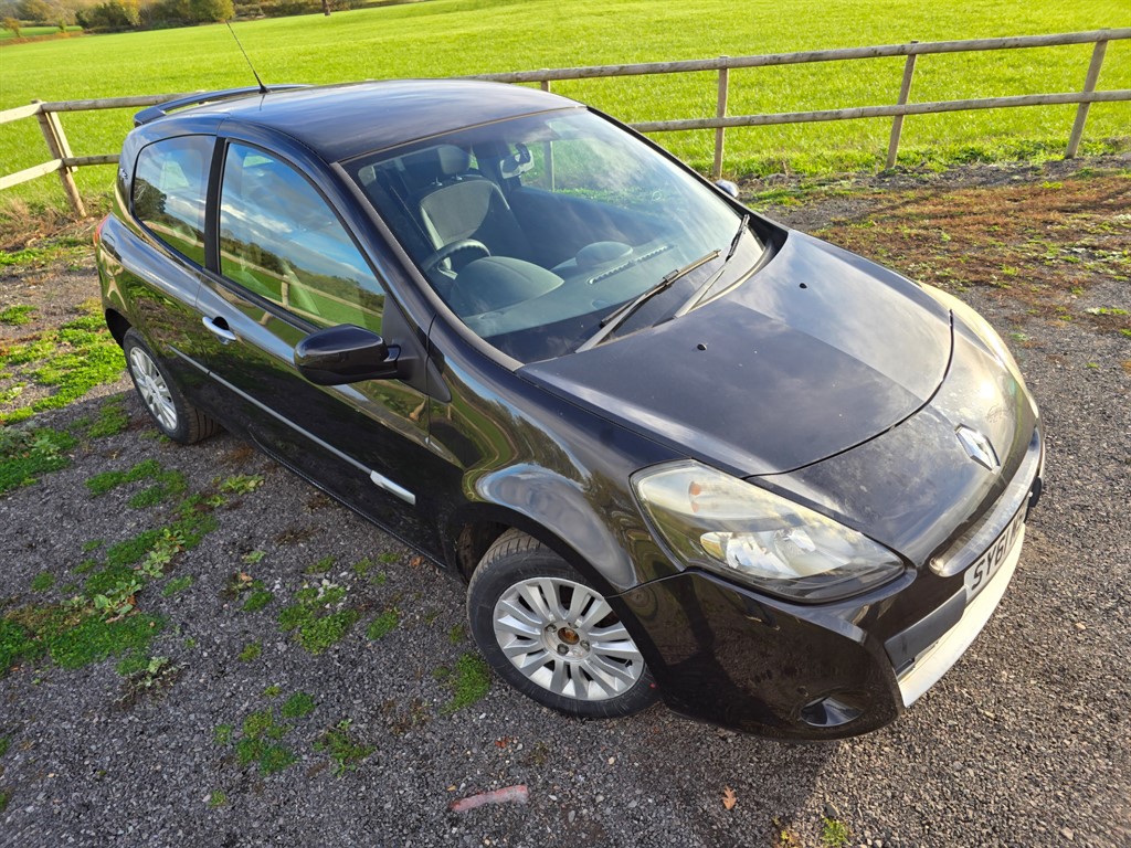 Used Renault Clio 2011 for sale - 76672674: Photo 2