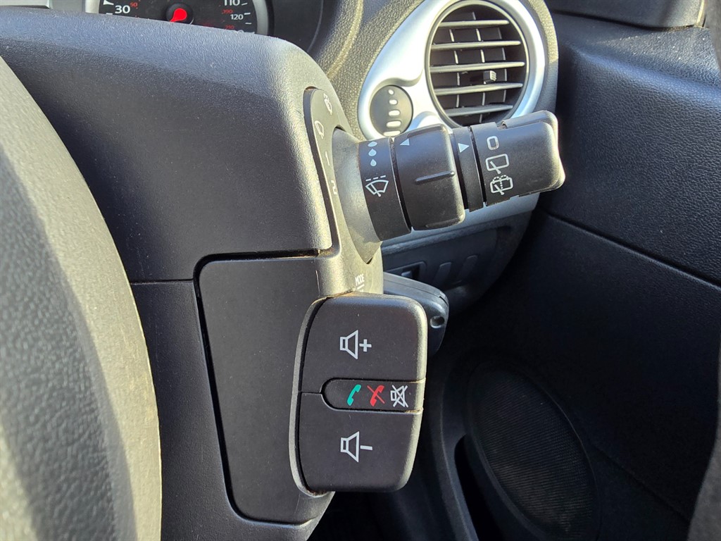 Used Renault Clio 2011 for sale - 76672674: Photo 22