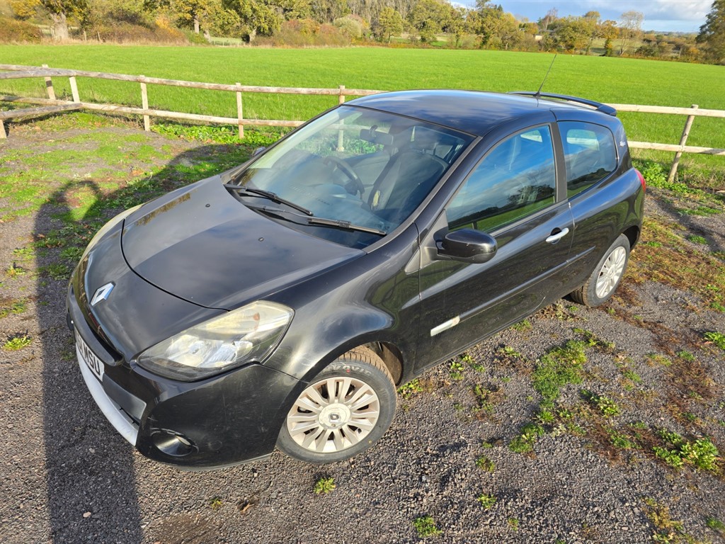 Used Renault Clio 2011 for sale - 76672674: Photo 4