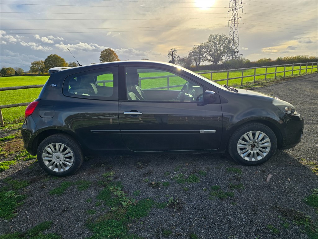 Used Renault Clio 2011 for sale - 76672674: Photo 6