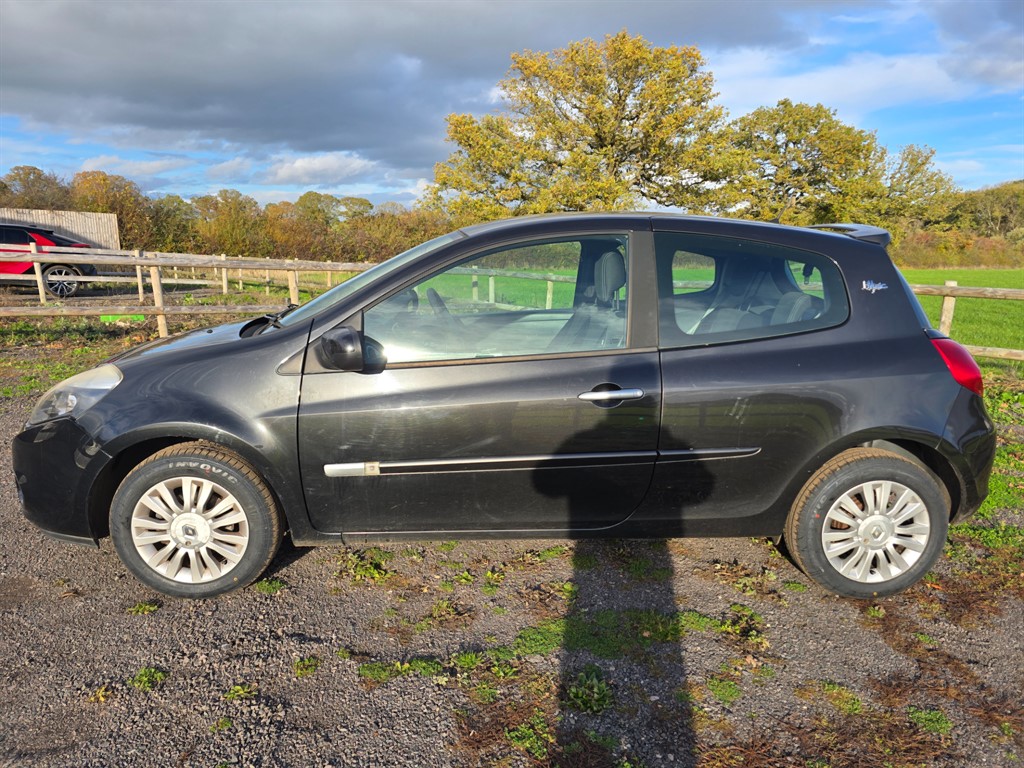 Used Renault Clio 2011 for sale - 76672674: Photo 7