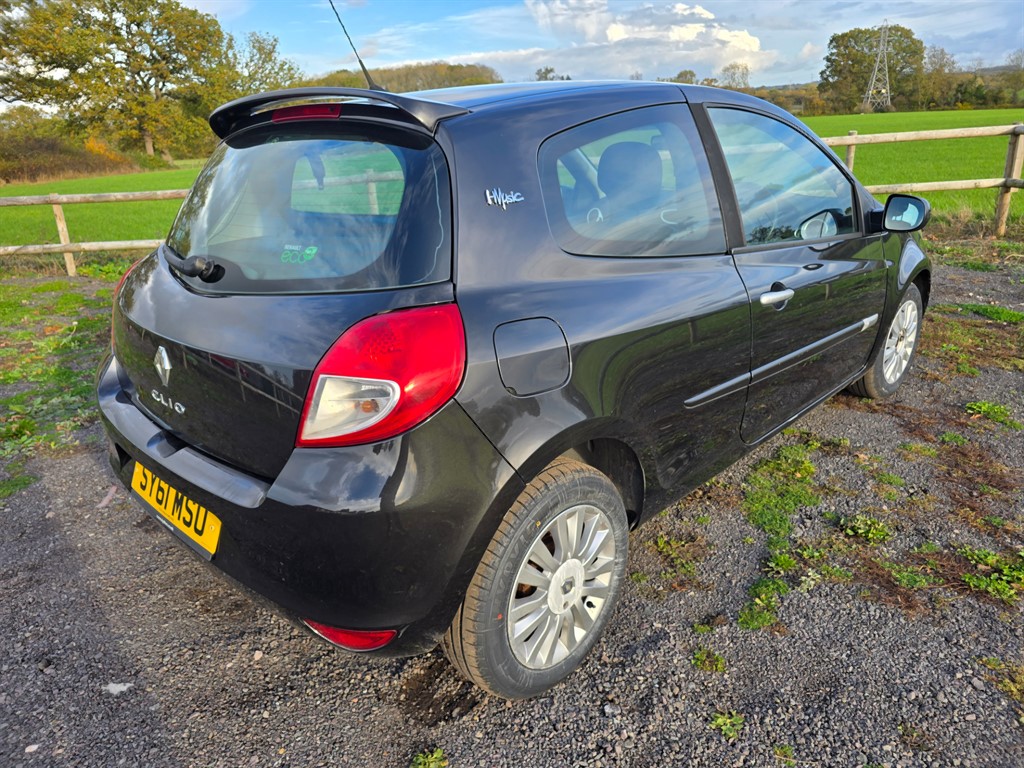 Used Renault Clio 2011 for sale - 76672674: Photo 8