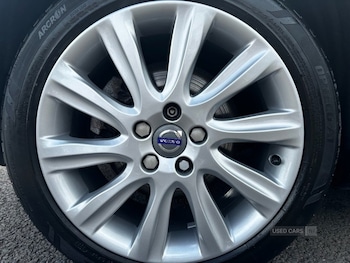 Used Volvo V40 2016 for sale - 78529535: Photo