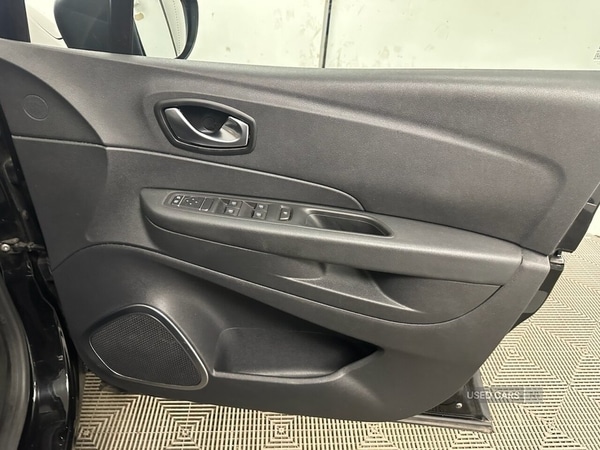 Used Renault Captur 2018 for sale - 76936922: Photo 30