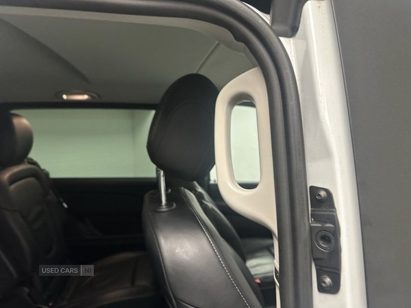 Used Mercedes-Benz V-Class 2015 for sale - 76315320: Photo 14