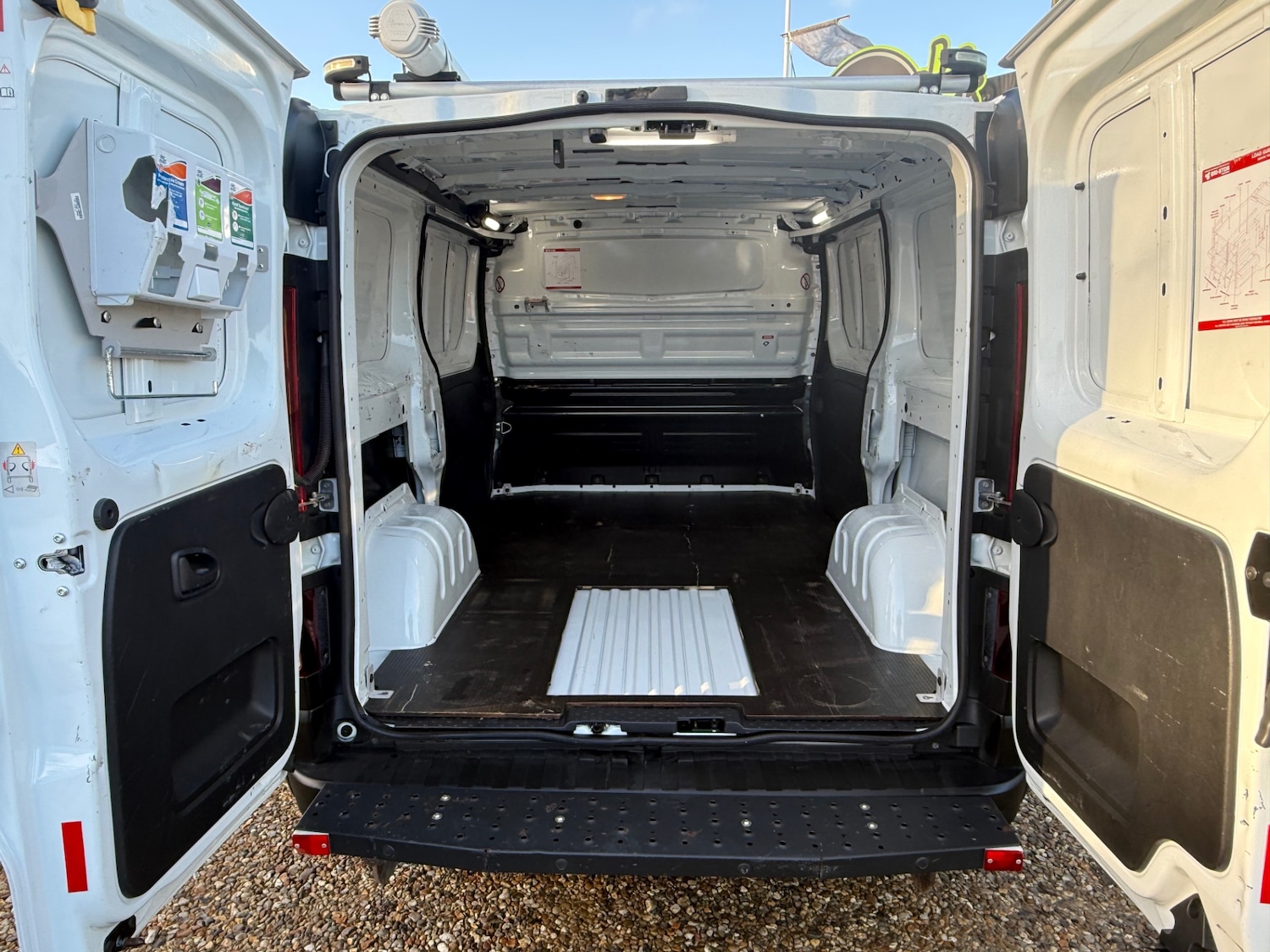 Used Vauxhall Vivaro 2018 for sale - 76947183: Photo 7