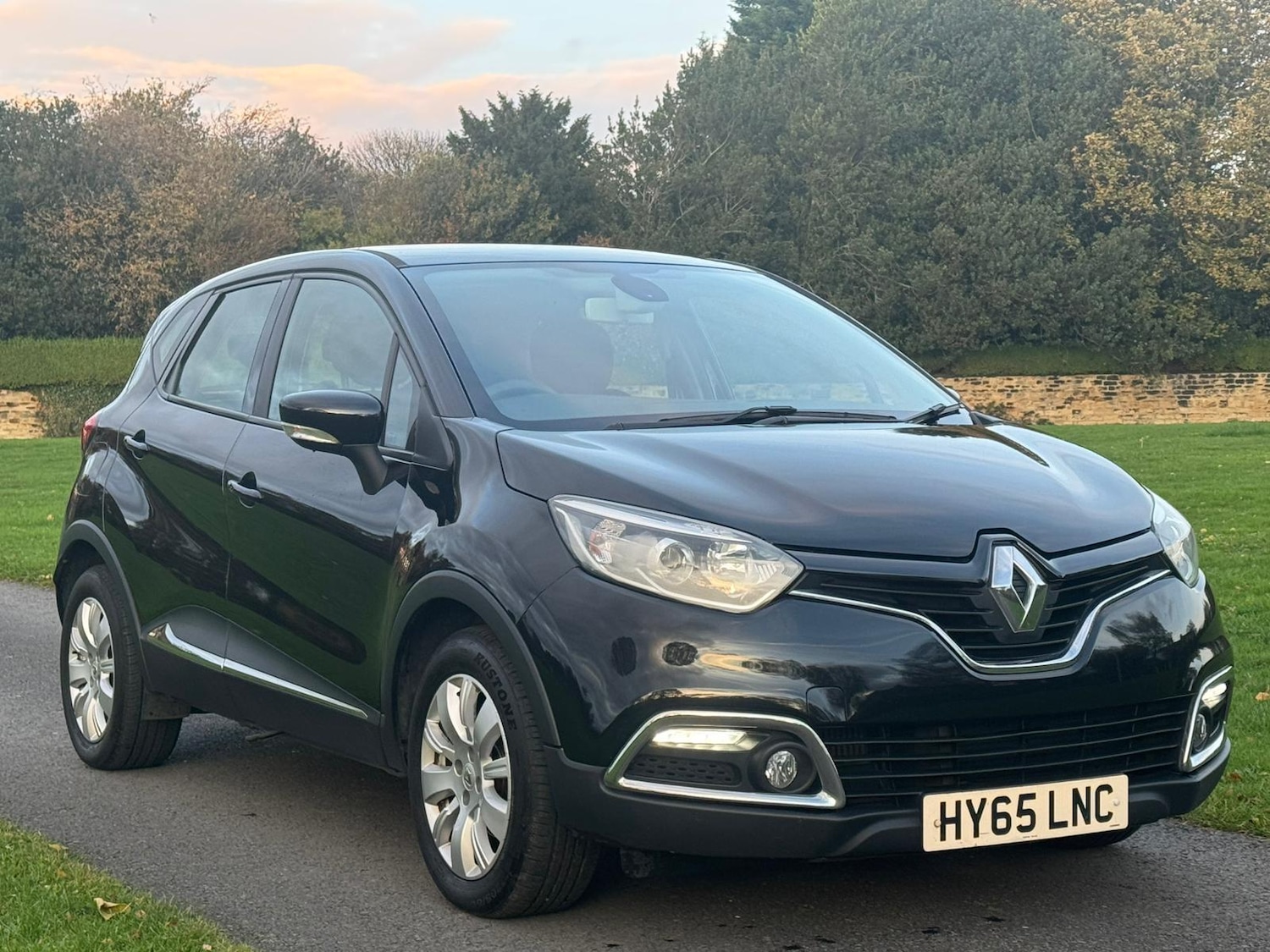 Used Renault Captur 2015 for sale - 76549992: Photo 1