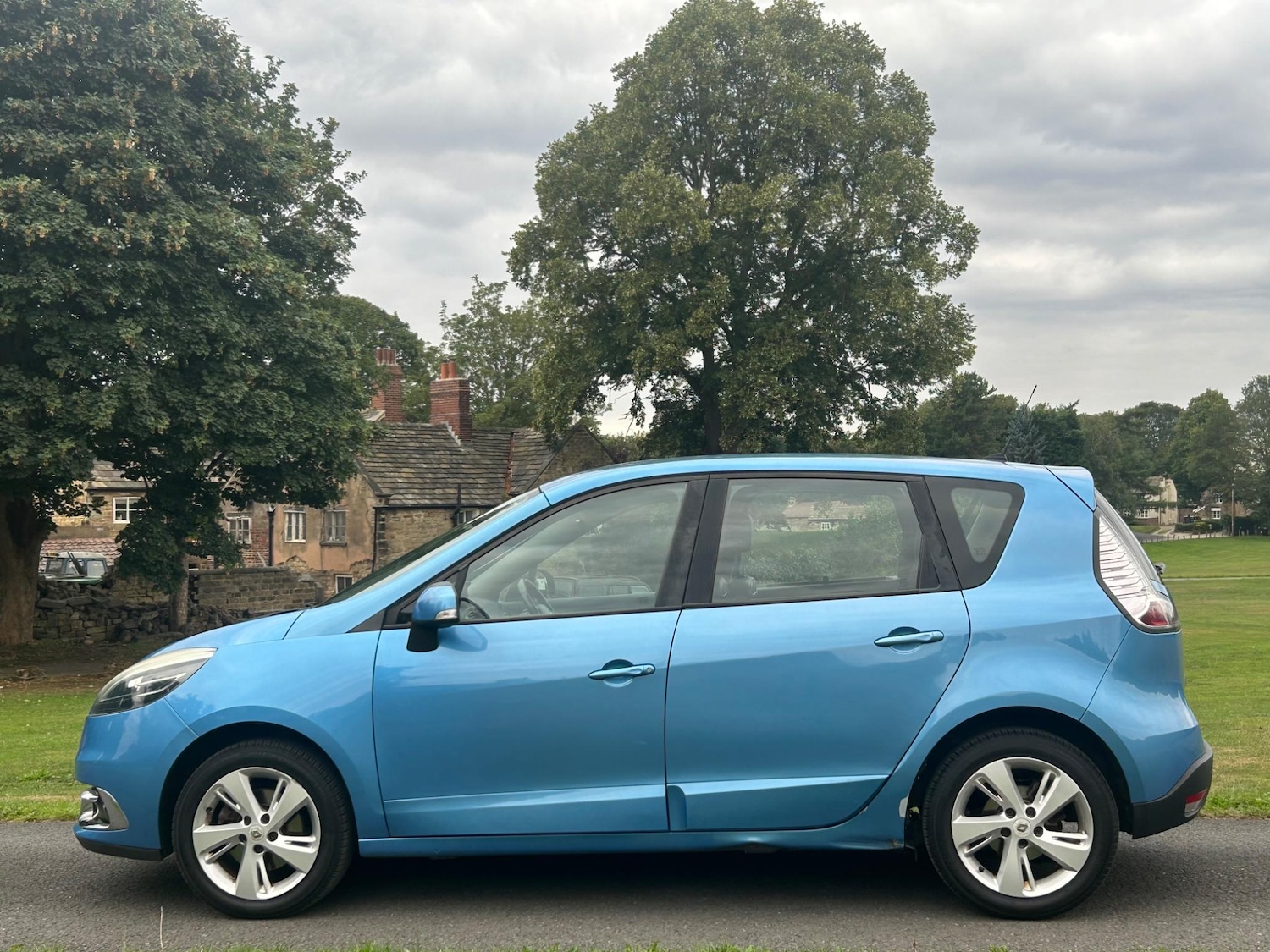 Used Renault Scenic for sale - 76996701: Photo 10