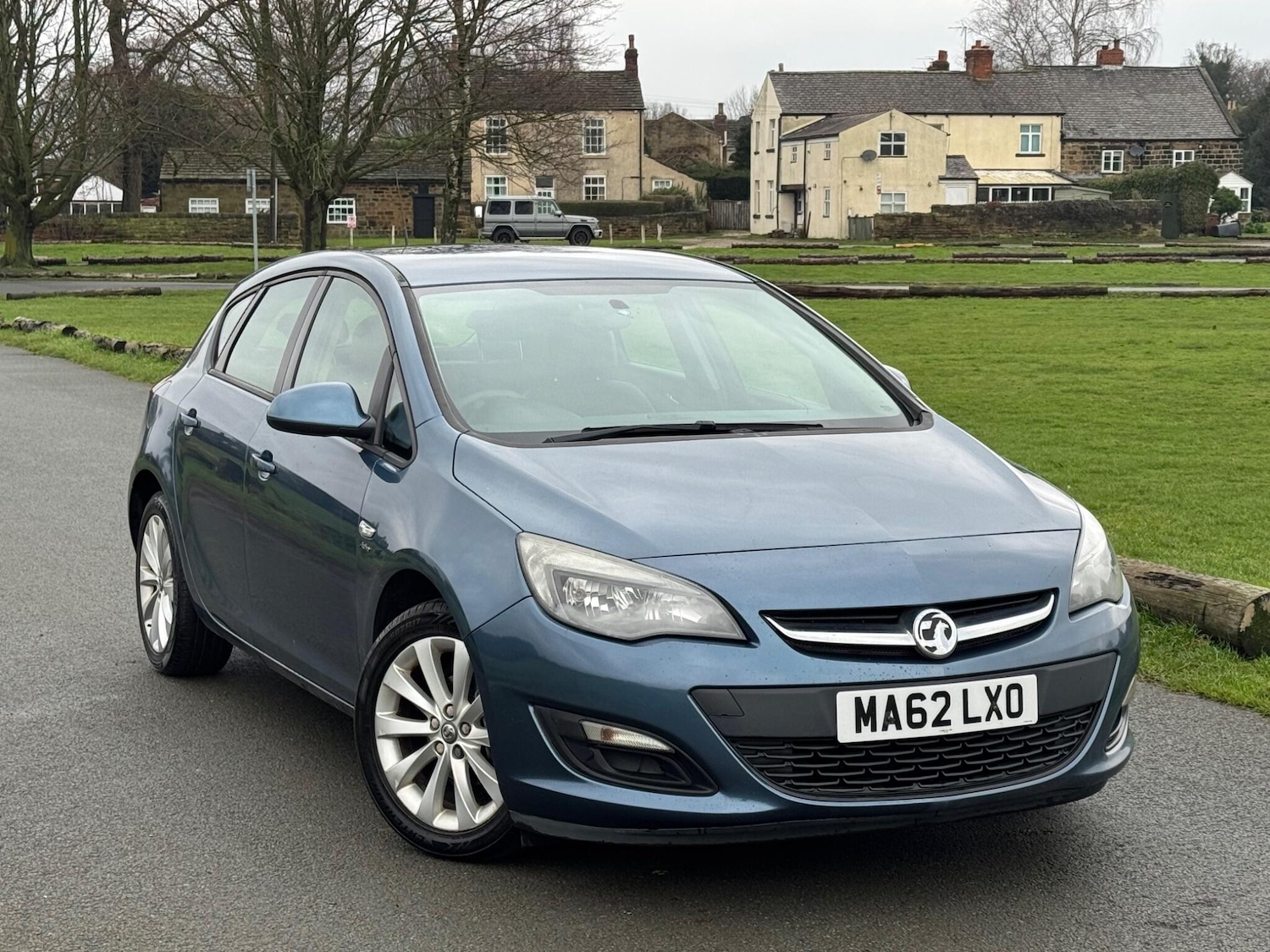 Used Vauxhall Astra 2012 for sale - 77330802: Photo 2