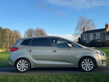 Used Kia Carens 2013 for sale - 76728997: Photo