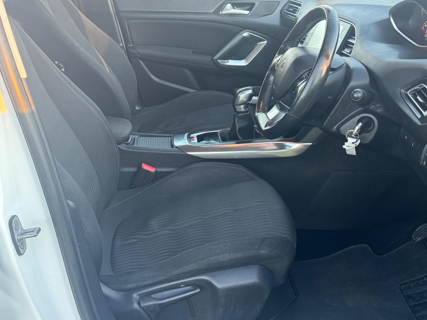 Used Peugeot 308 2014 for sale - 76729061: Photo 15