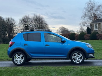 Used Dacia Sandero Stepway 2014 for sale - 76855743: Photo