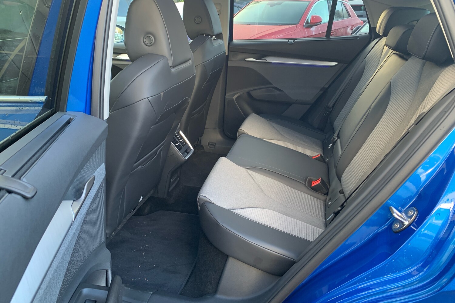 Used Skoda Enyaq 2025 for sale - 77372716: Photo 8